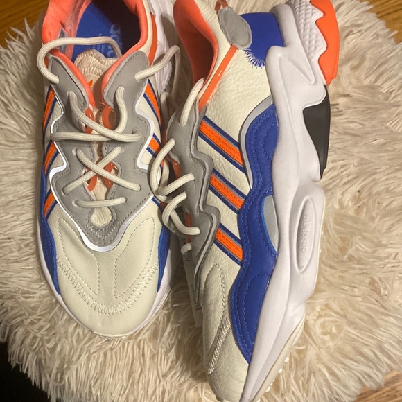 Adidas OZWEEGO Brand new 6.5 - Picture 1 of 5